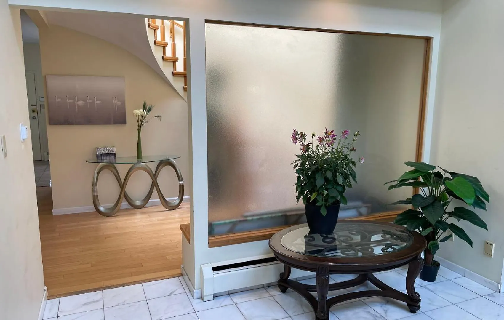 Stylish & Central Vancouver Retreat - Basement Room